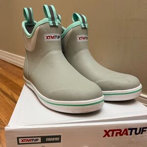 XTRATUF Women’s 6” Ankle Deck Boot 10 Gray EUC